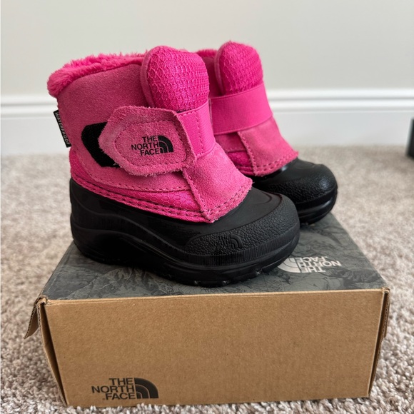 The North Face Kids Fuchsia and Black Boots - Picture 1 of 3